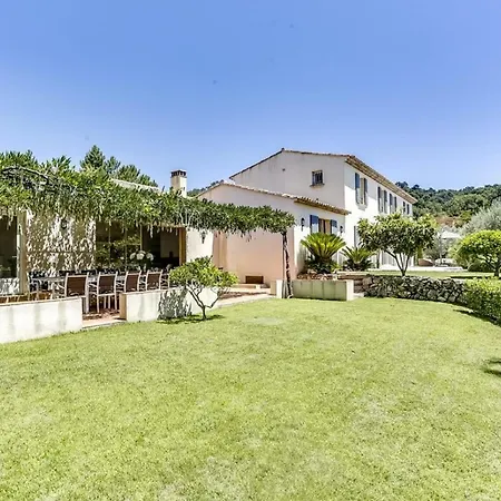 Maebelle Villa Grimaud